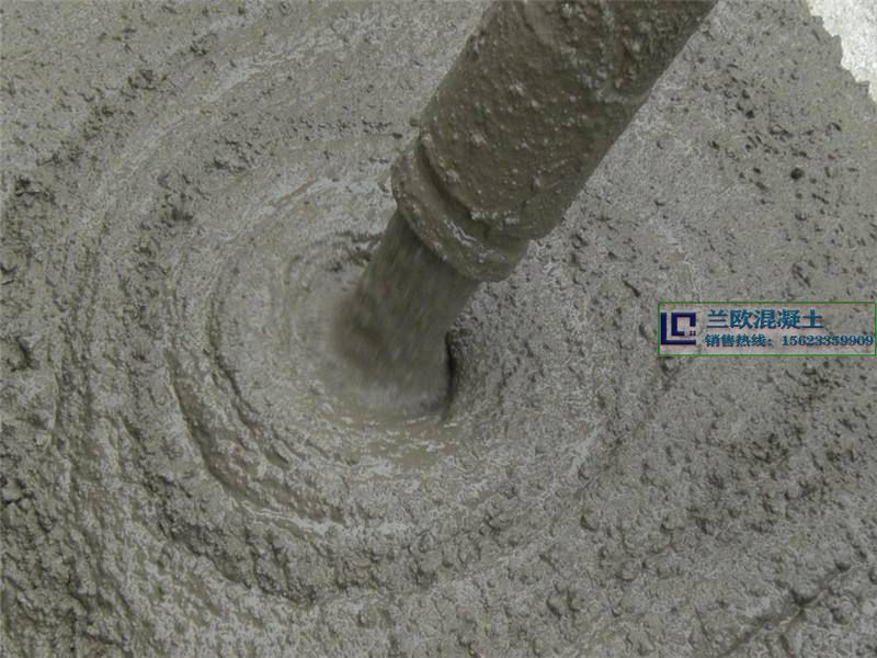 武汉混凝土施工队如何浇筑混凝土(图1) 武汉混凝土施工队如何浇筑混凝土(图1)